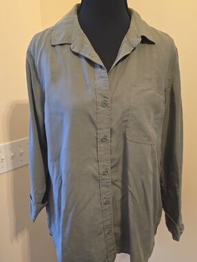 Chelsea & Violet Olive Green Camp Button-Up Shirt